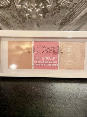 Flower by Drew Barrymore Lift and Sculpt Contouring Pallete